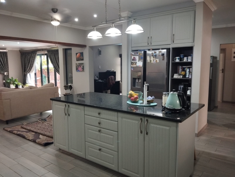 4 Bedroom Property for Sale in Grimbeeck Park North West